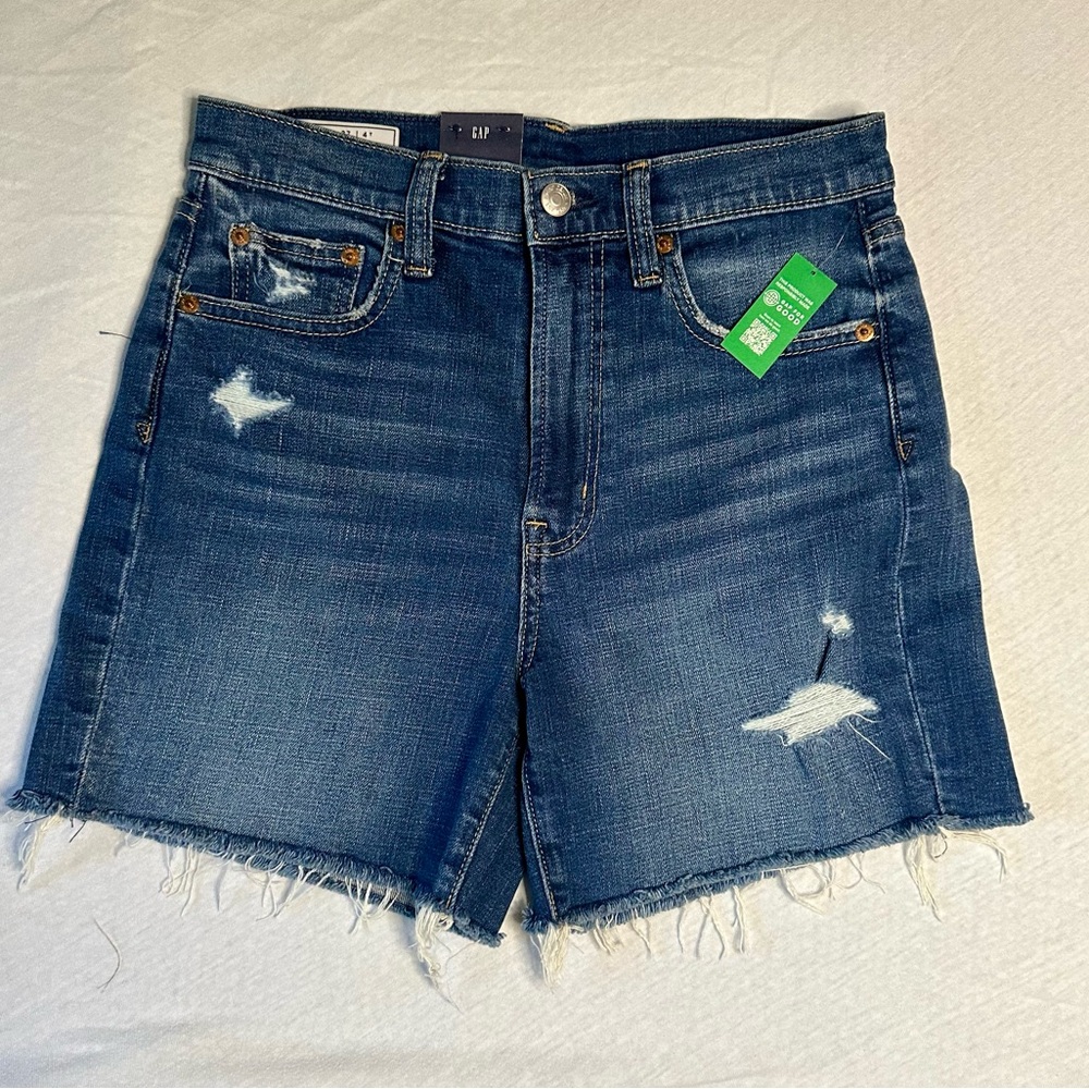 NWT Gap high rise 4” short size 27 / 4